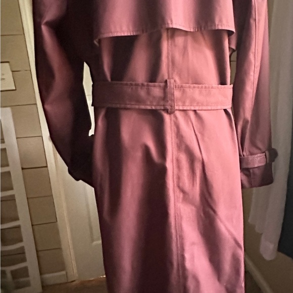 Women’s Coach SignatureTrench burgundy
 44 long ,armpits 23 ,sleeves 24 long - Picture 11 of 14